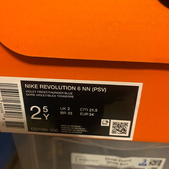 Girls Nike  Revolution sneakers size 2.5 - Picture 3 of 4